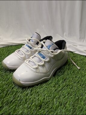 Nike Kids White and Light Blue Low-Top Sneakers